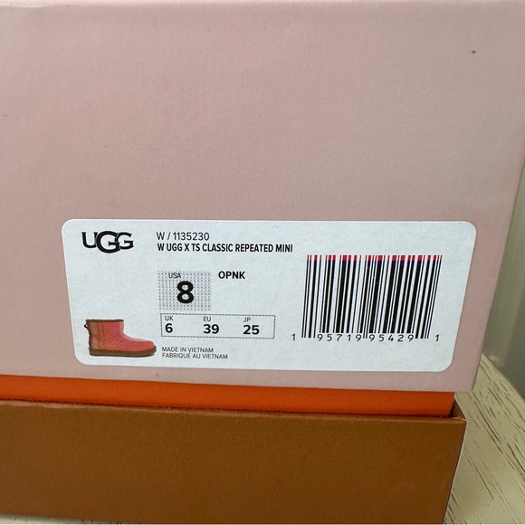 NIB Ugg x Tschabalala self classic repeated mini, pink 8US, 39EU - Picture 12 of 12